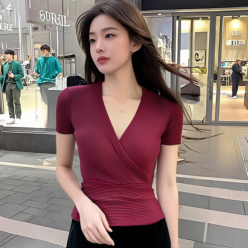 Korean Dongdaemun women's clothing shows thin waist and sexy feminine deep V-neck chest tight threaded sweater short-sleeved T-shirt