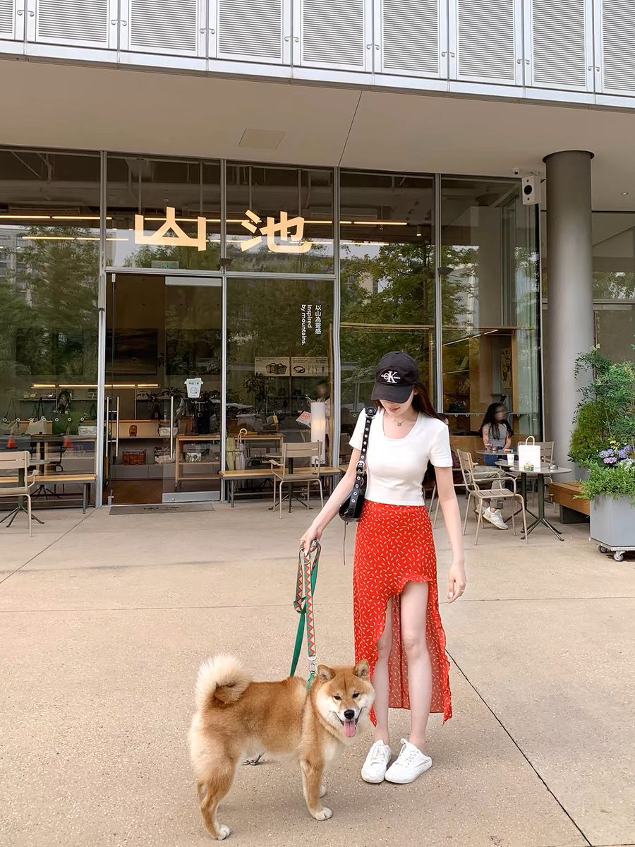 Summer women's fashionable short-sleeved T-shirt retro red skirt cool and saucy sister wears two-piece suit skirt new style