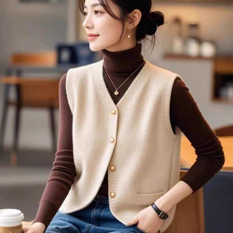 Knitted vest vest women's clothing 2025 new fashionable single-breasted cardigan without exterior
