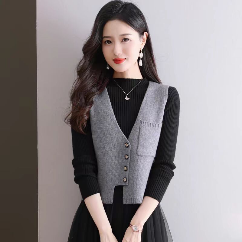 Knitted wool vest for women in spring, new sleeveless sweater with skirt layered with small fragrance style horse clip