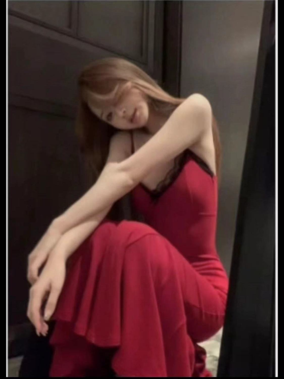 Sweet hot girl battle robe red suspender dress birthday new temperament spliced ​​lace waist-hugging long skirt fishtail skirt
