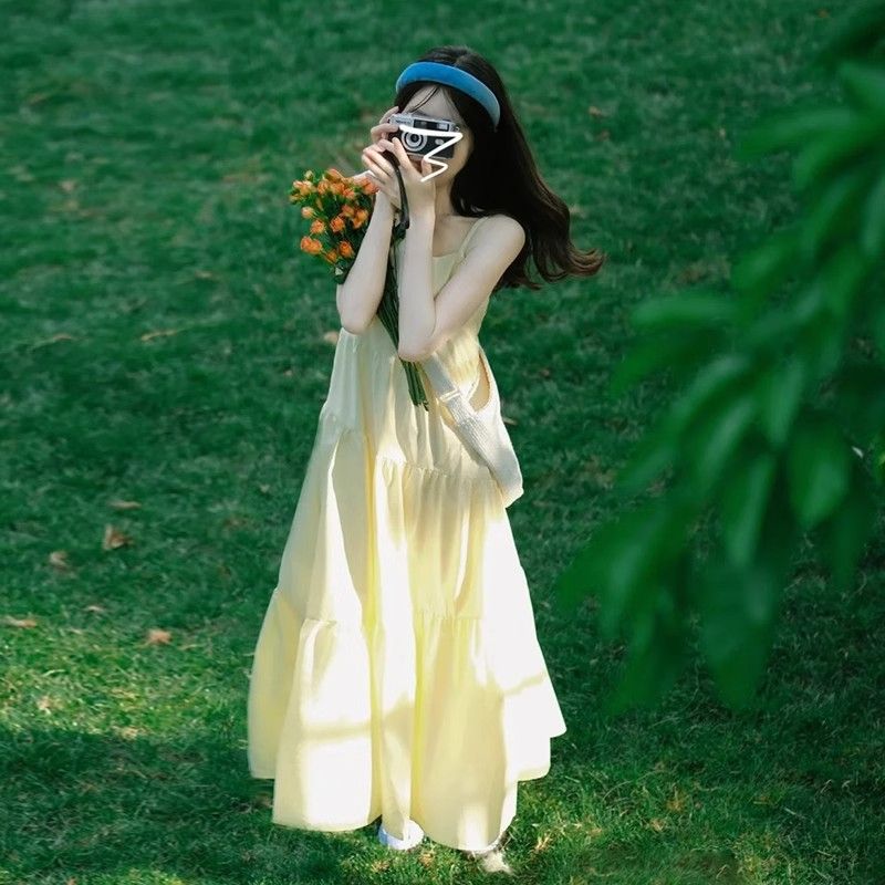 Gentle Fengsen super fairy yellow suspender dress for women in summer new style waist-hugging long skirt