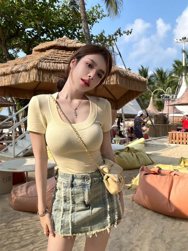 Korean sweet and spicy style solid color U-neck clavicle short-sleeved T-shirt for women 2025 summer slim high waist short top