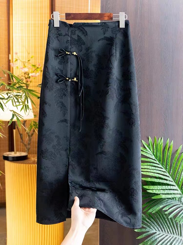Jacquard skirt for women in early spring 2025 new Chinese style beads and buckles tassels slit hip skirt for women