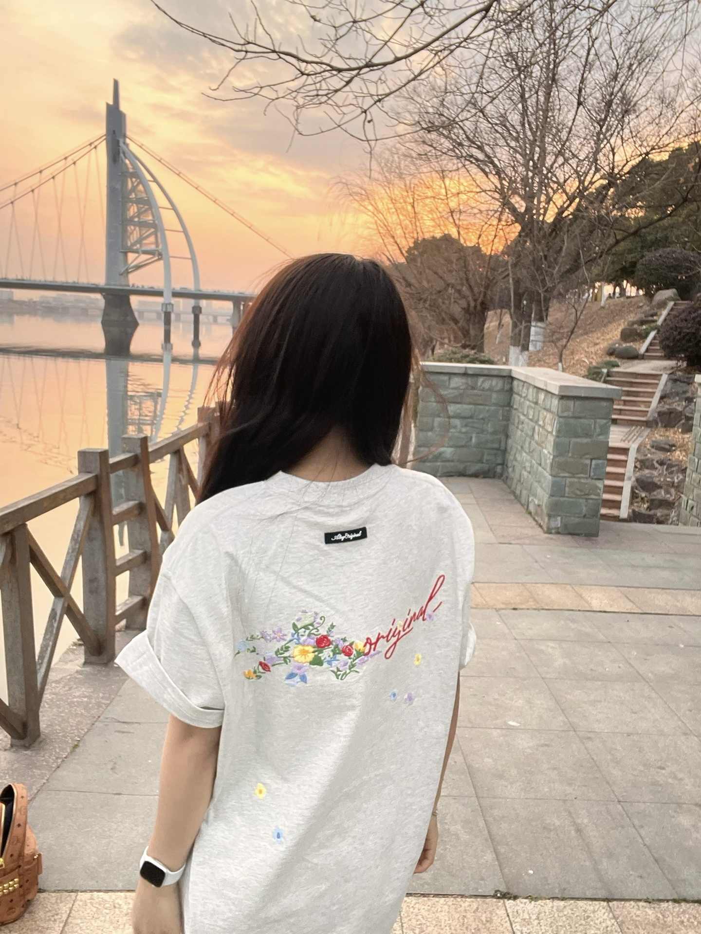 American retro design sense floral embroidery short-sleeved T-shirt for women in summer pure cotton trendy couple high street niche top
