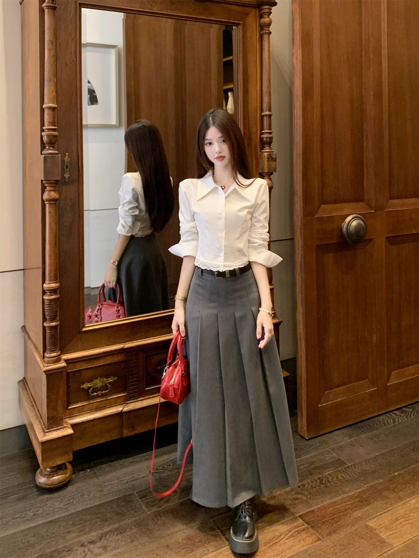 Real shot~ Hot girl shirt suit skirt high-end casual top design sense academy pleated long skirt
