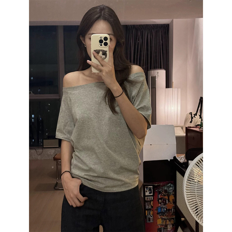 -One-shoulder pure and off-shoulder short-sleeved T-shirt, off-shoulder loose and lazy top
