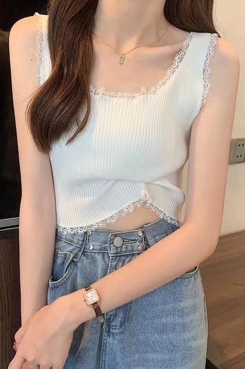 Items shipped: US-style backless women's outerwear summer design, niche short lace knit top with a trendy touch.
