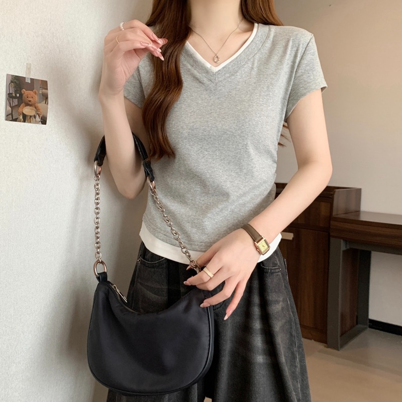 Real shot of V-neck fake two-piece short-sleeved T-shirt for women in summer Korean style slim and slim short base top shirt