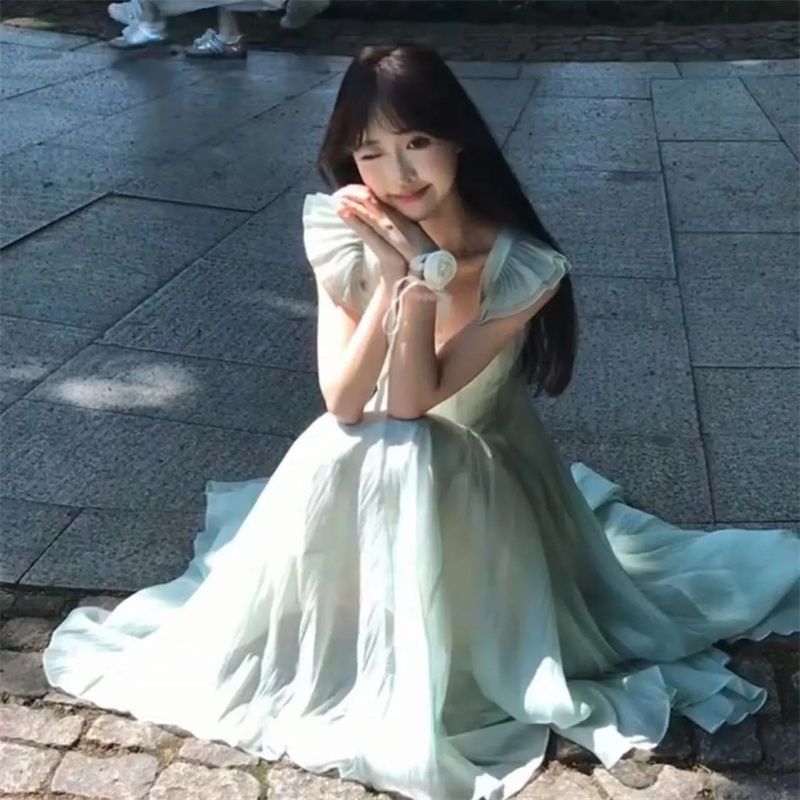 French small flying sleeve dress for women in summer 2025 new high-end temperament long skirt waist-hugging and slim fairy skirt