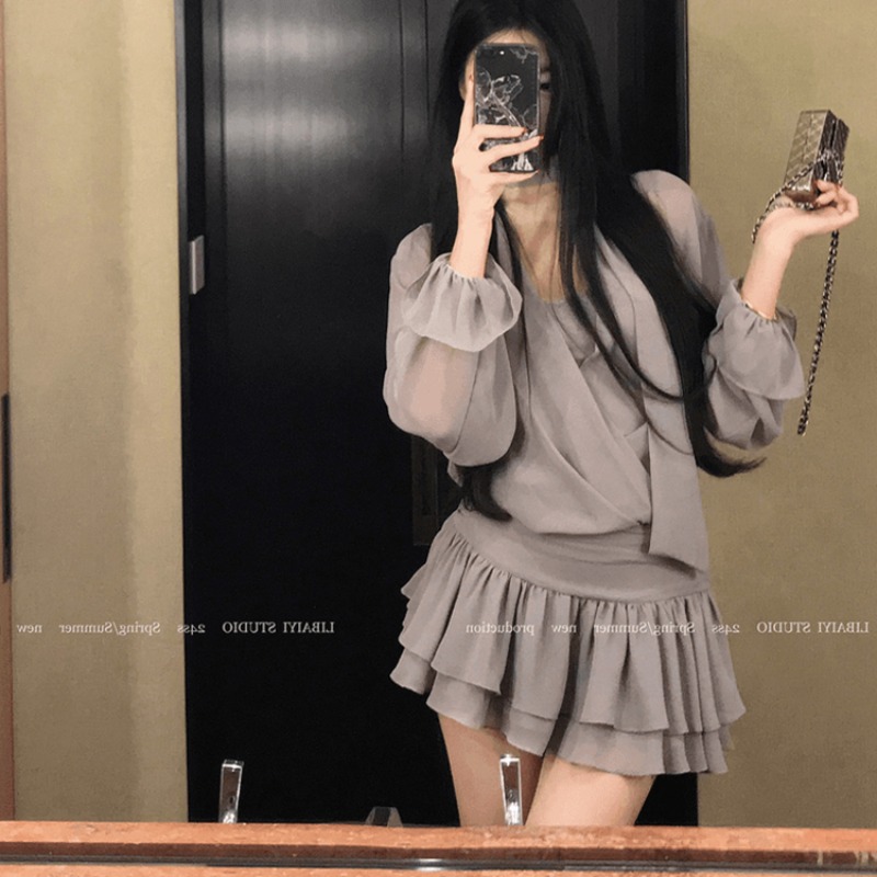 Black perspective long-sleeved chiffon dress for women early autumn design mesh short skirt v-neck temperament waist-hugging A-line skirt