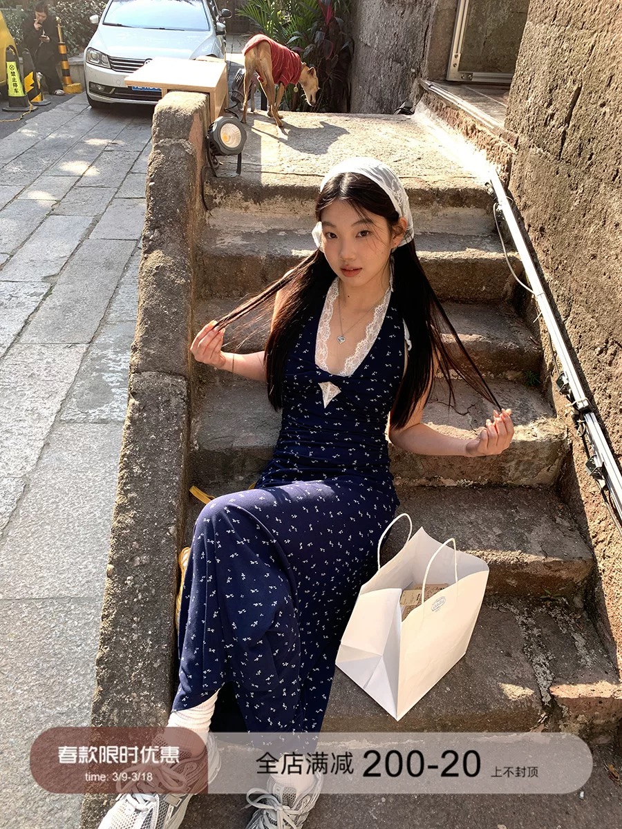 Red Man Pavilion suspender dress for women summer 2025 new floral French halter neck waist slim long skirt temperament skirt