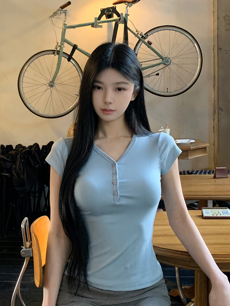Real shot-2025 spring and summer American retro V-neck breasted short-sleeved T-shirt slim short top
