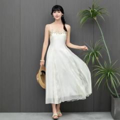 2025新款法式小眾設計宮廷風吊帶連衣裙白色亮片洋氣吊帶裙