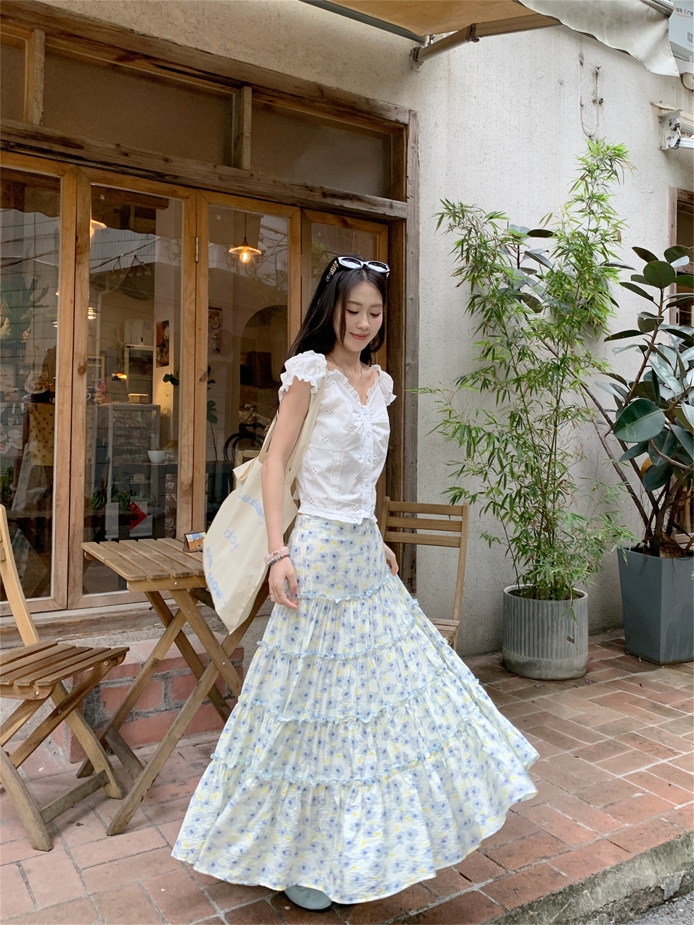 Real shot~Puff sleeves V-neck lace shirt blue floral skirt elastic waist cake skirt long skirt suit