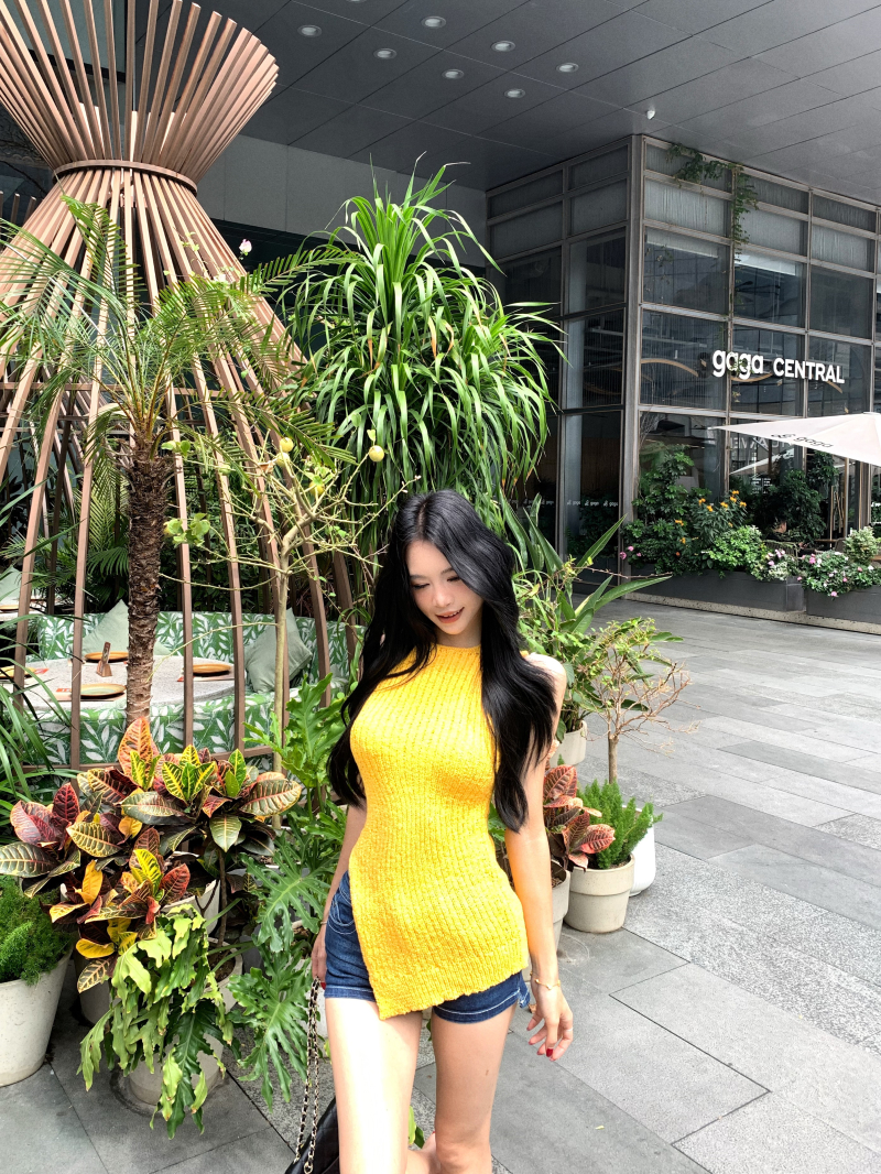 Real shot of irregular hem sleeveless knitted suspenders for women in early spring 2025 new slim Korean vest hot girl