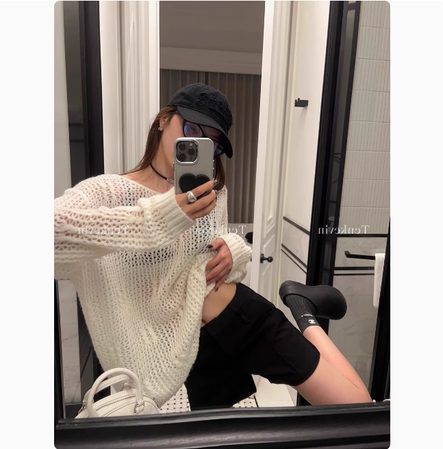 Loose and lazy style white hollow sweater for women in spring and autumn thin sweater for outerwear hot girl pure slutty top