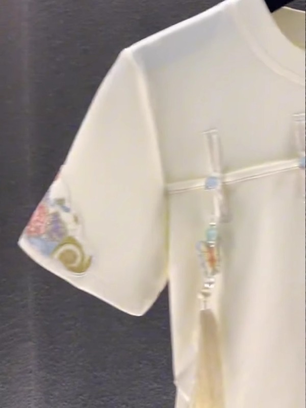 圓領蝴蝶流蘇刺繡短袖t恤女2025春夏季新款氣質百搭抽褶體恤上衣