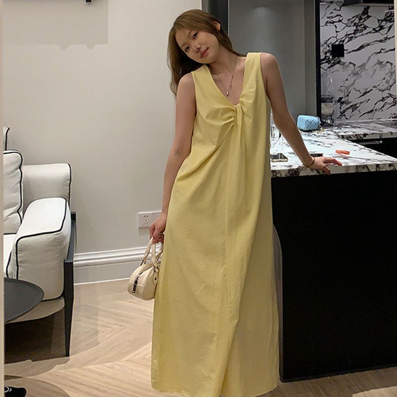 法式設計感V領氣質扭結連衣裙女夏季新款寬鬆顯瘦無袖背心中長裙