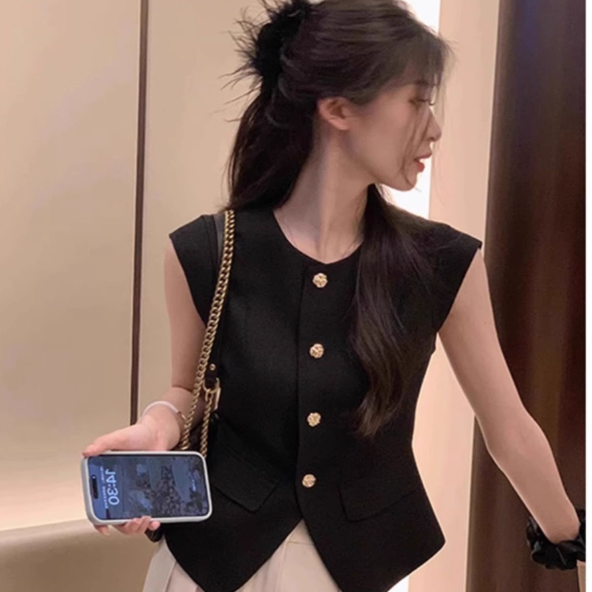 Black Chanel-style vest jacket for women, summer 2025 new model, stylish outerwear, European fashion, open-front vest jacket