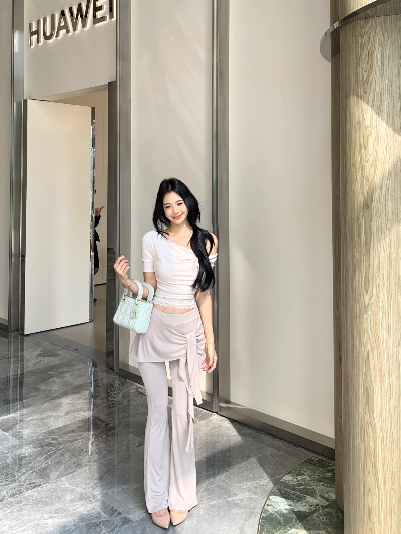 Real shot, self-disciplined aesthetic~ Pure desire, slim-fitting, off-shoulder short-sleeved fake two-piece yoga suit