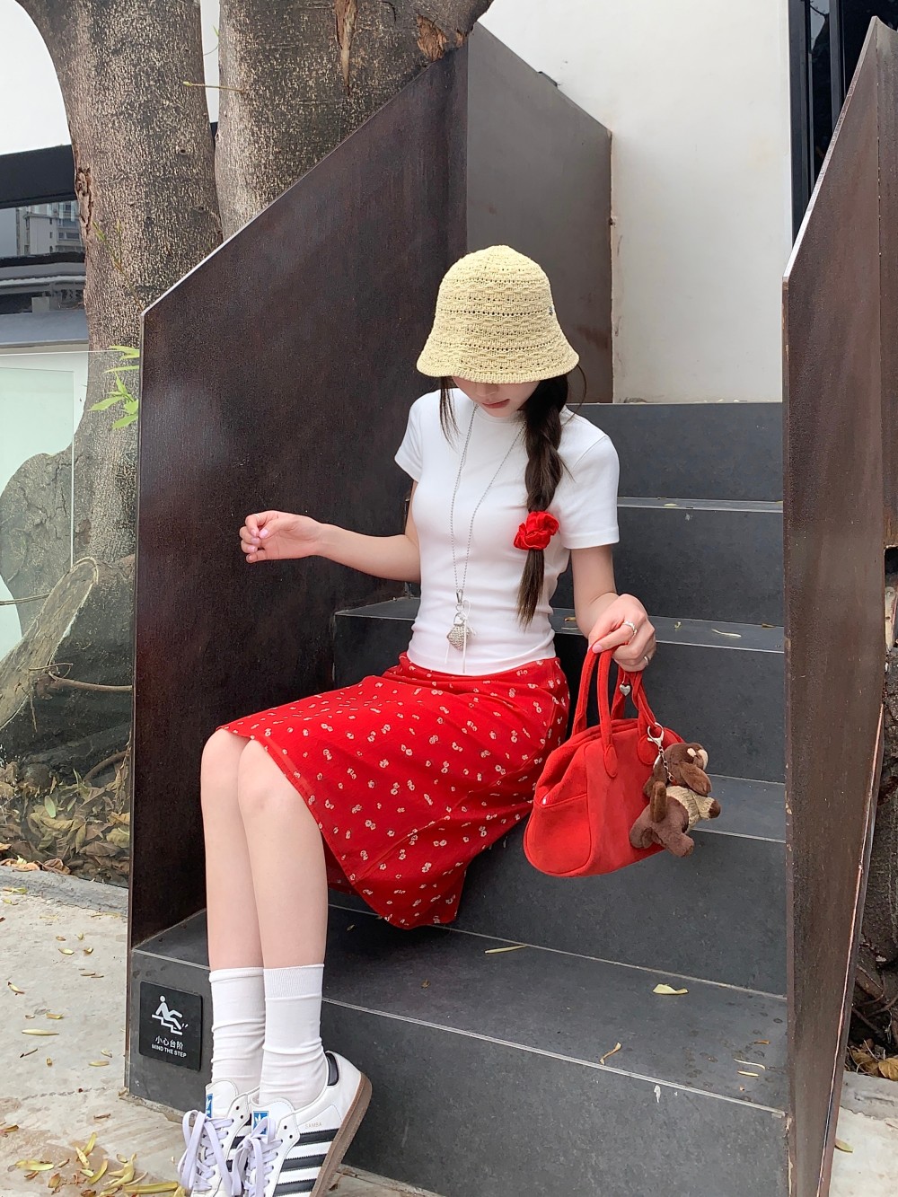 Real photo of sweet girl white short-sleeved T-shirt for women with front shoulders slim short top + high waist versatile A-line floral skirt