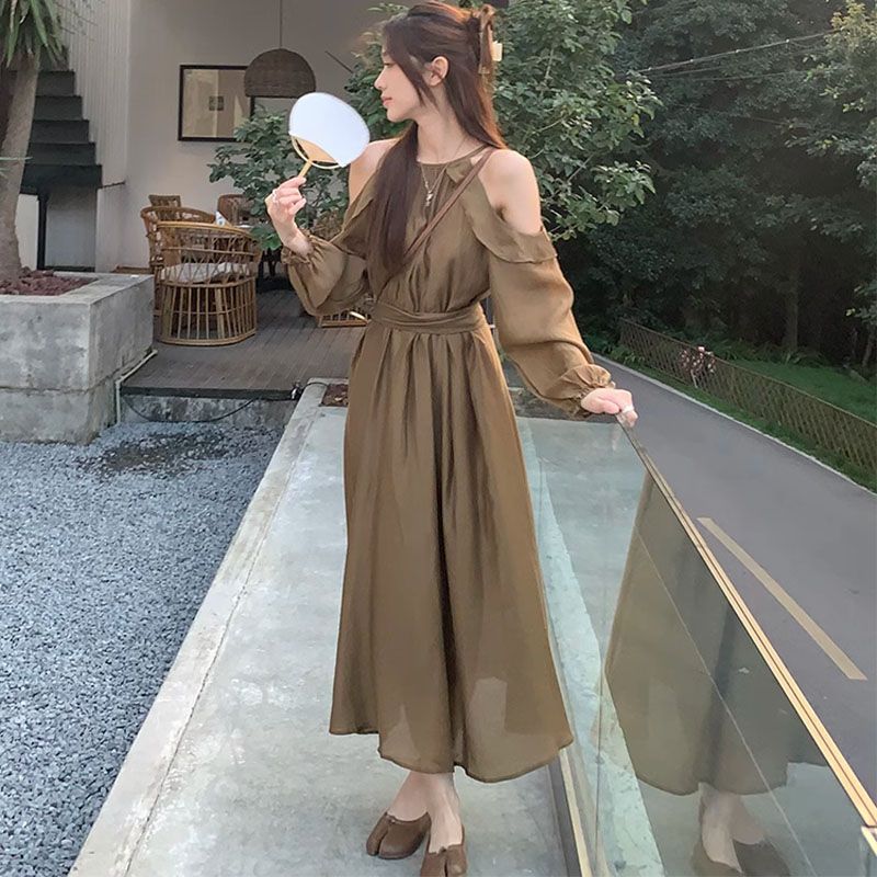 吊帶垂墜感露肩裙女早春2025新款長袖氣質收腰顯瘦A字長裙子