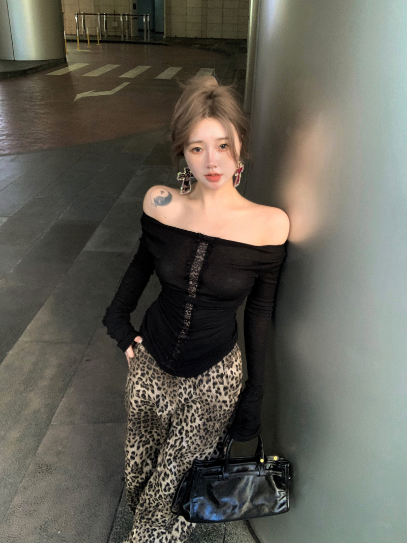 Real shot of super hot girl lace spliced ​​long sleeves front and back top + retro old leopard print straight wide-leg pants