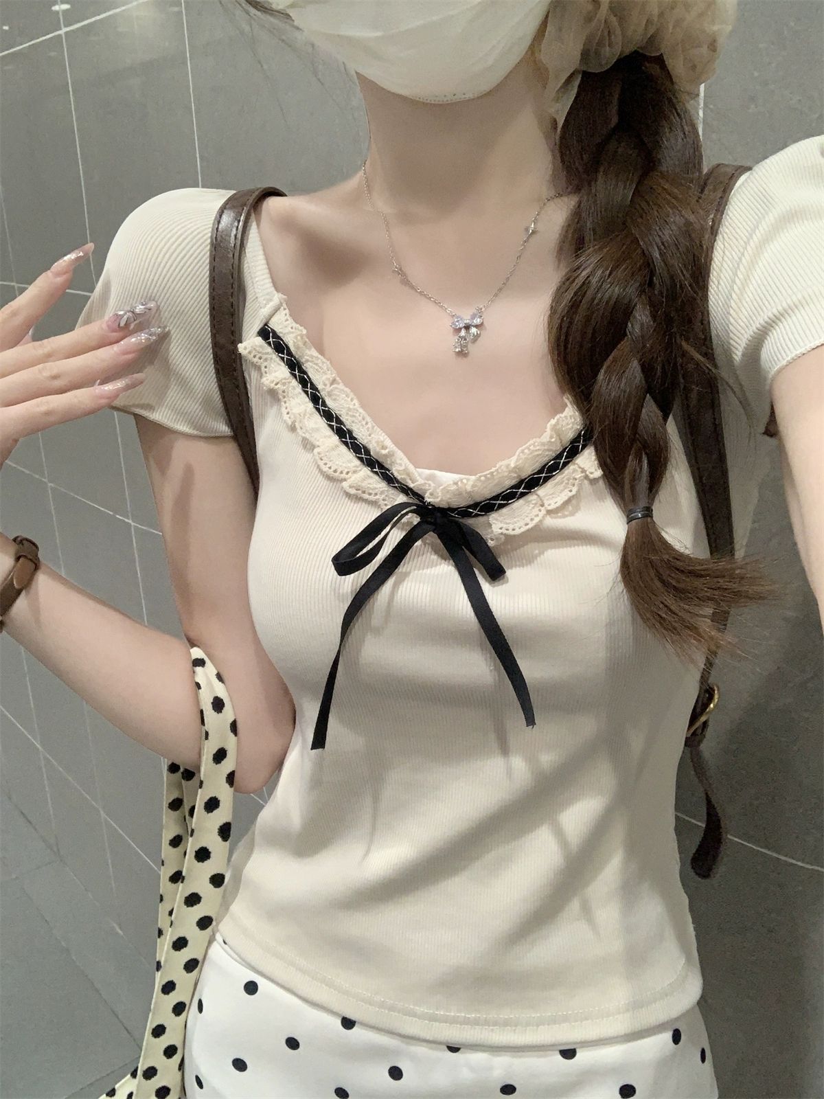 法式減齡蕾絲拼接短袖t恤女春2025修身短款方領設計感正肩上衣