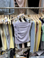 十三行2025春夏新款法式一字肩抹胸上衣女設計感飄帶不規則背心