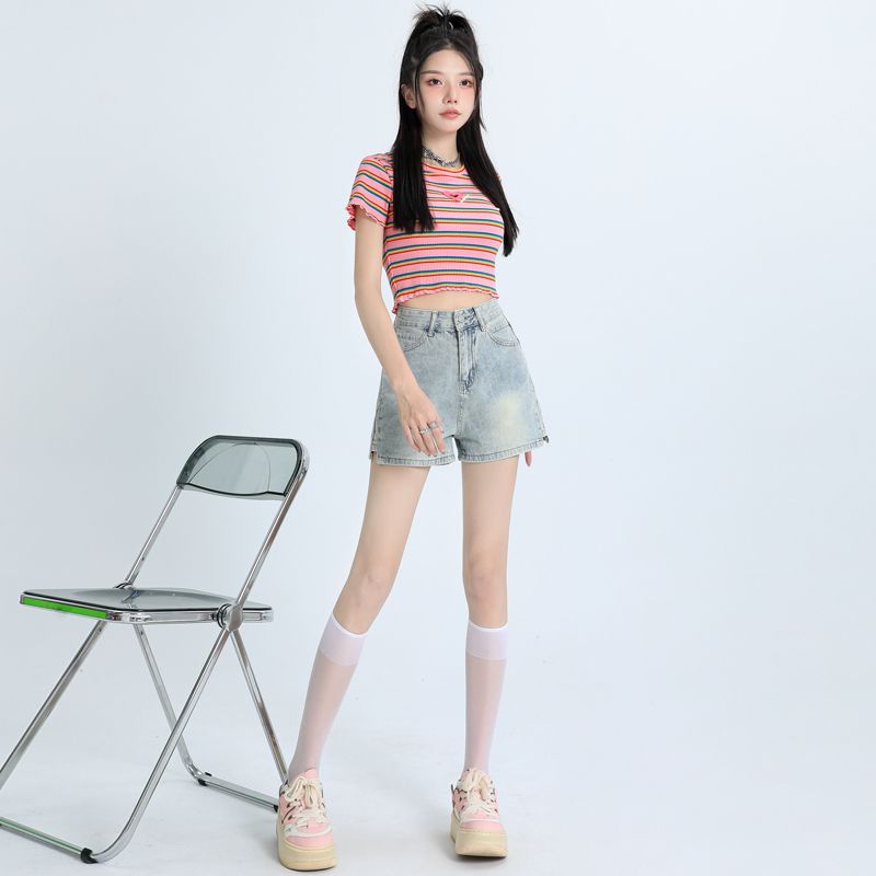 Real shot of 2025 spring and summer fashionable American high waist wide-leg jeans and shorts