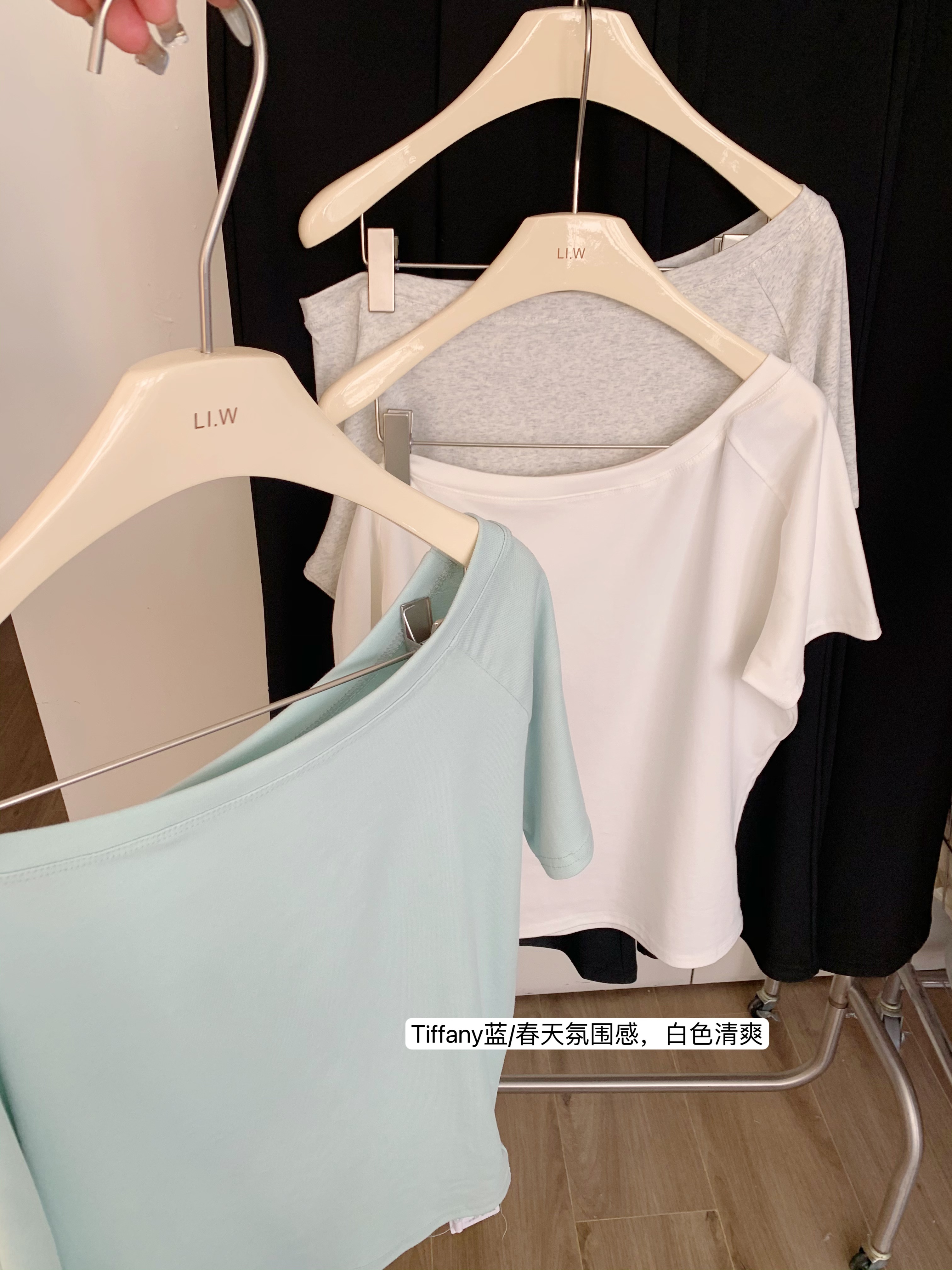 張婧儀同款黑色一字領斜肩露肩短袖T恤夏辣妹氛圍感寬鬆上衣女夏