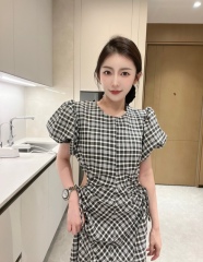 A niche vintage-style plaid off-shoulder bubble sleeve dress with side waist cut-out design, suitable for both salty and sweet styles.