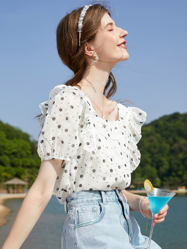方領泡泡袖短袖雪紡衫女2025年夏季新款碎花荷葉邊設計感小衫
