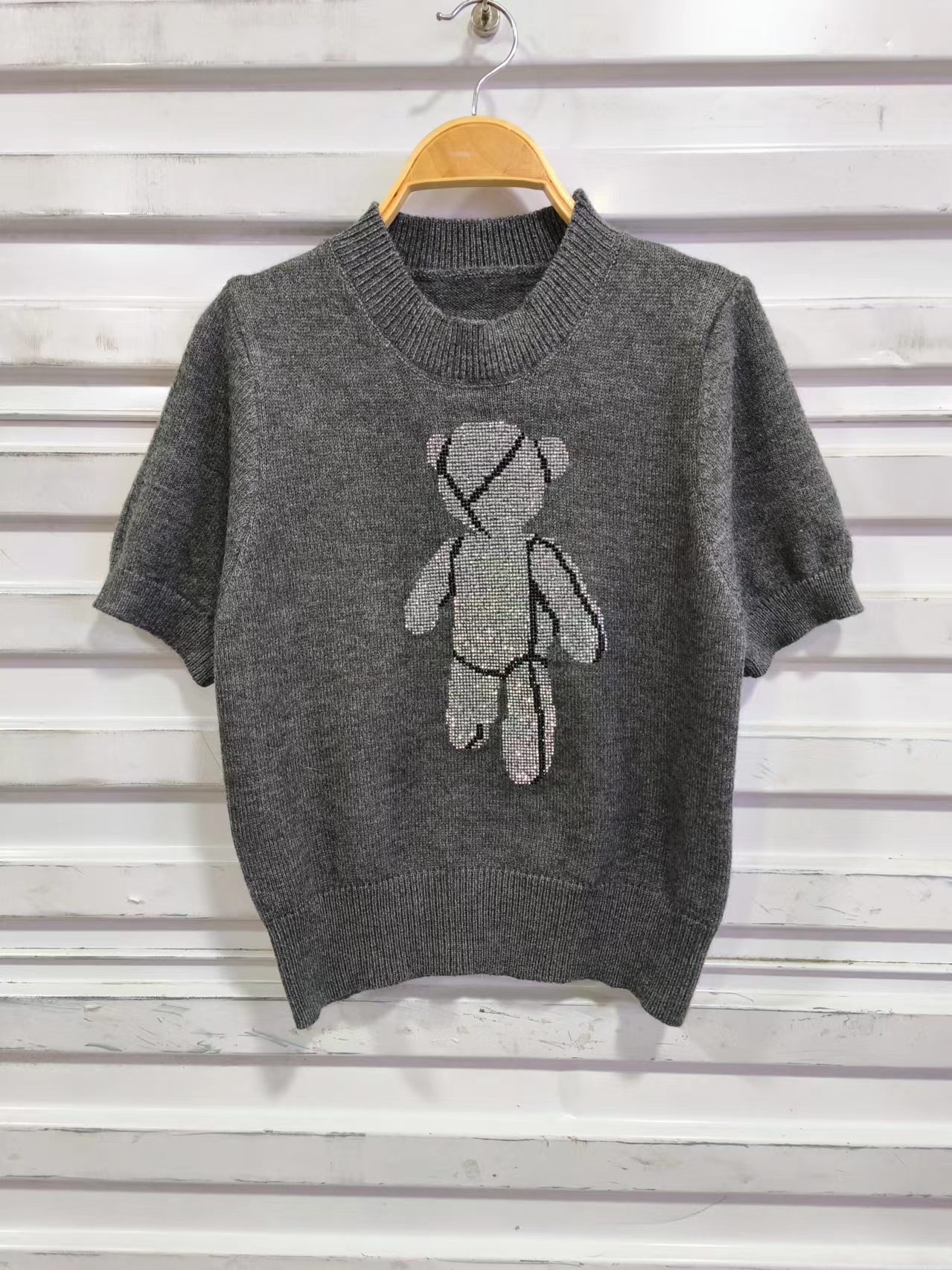 New 2025 Spring Fashion Embellished with Diamond Bear Crew Neck Short Sleeve Knit Sweater Short Top Light Luxury Base Shirt for Women