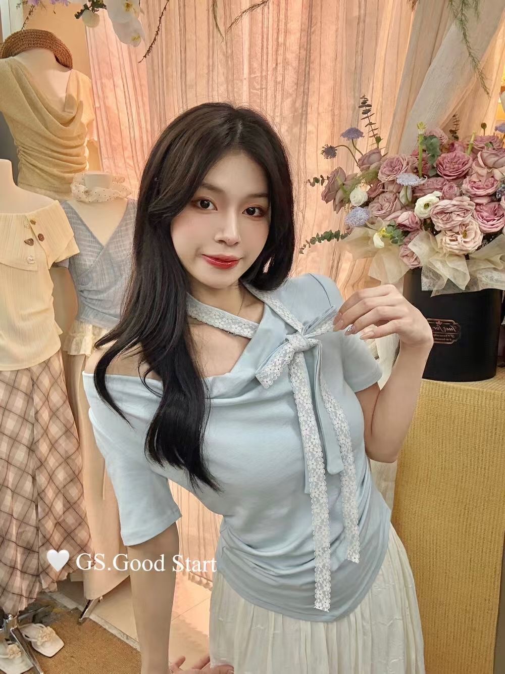 2025 spring and summer niche halter neck lace bow without a bumpy design sense waist top short-sleeved T-shirt women's shirt