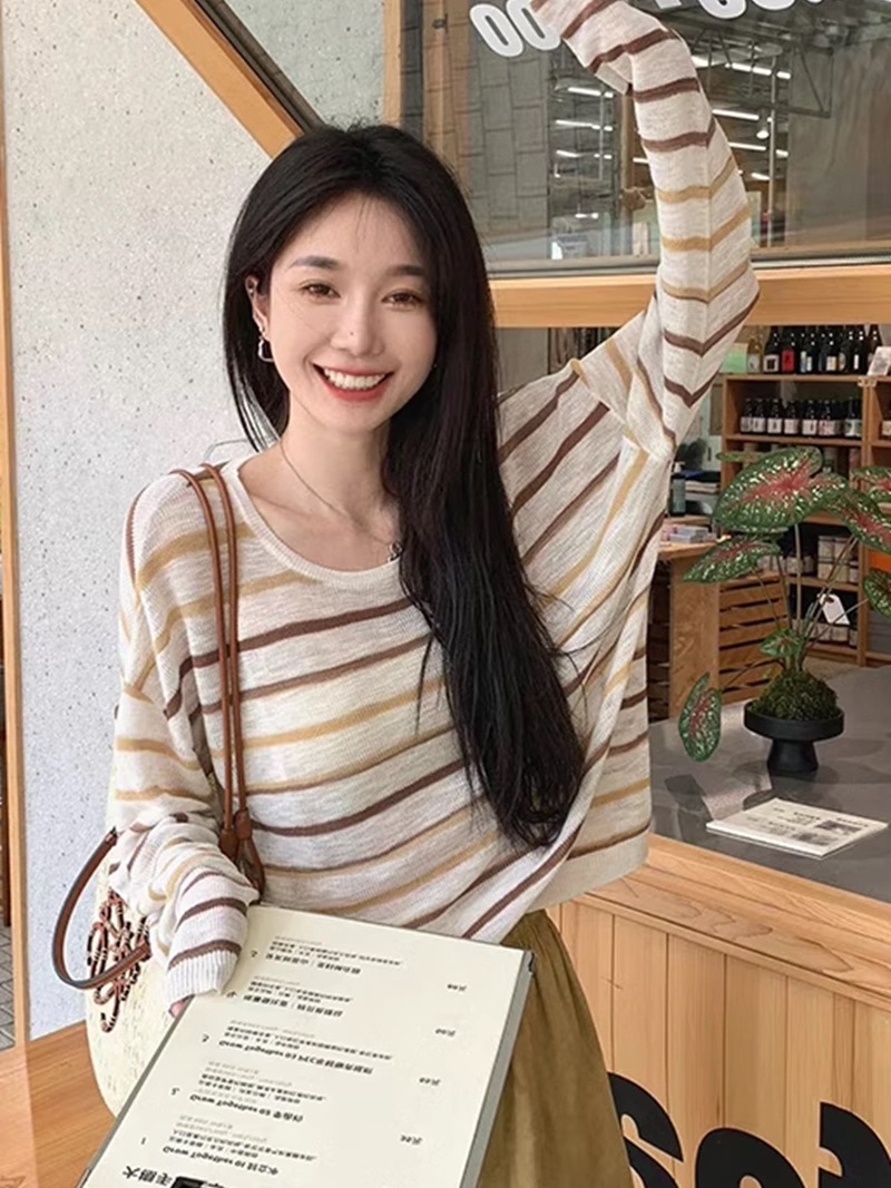 Design sense niche contrasting color long-sleeved striped ice silk sunscreen shirt for women in summer slim and loose round air-conditioning shirt top