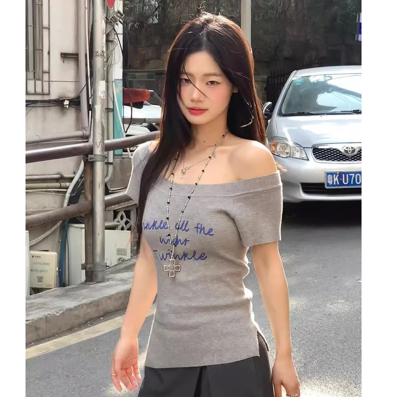 純欲風字母印花設計短袖t恤女夏季氣質辣妹修身顯瘦潮流針織上衣