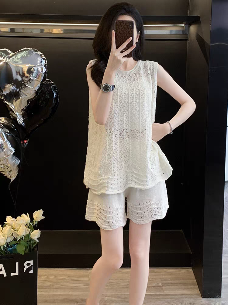 輕熟御姐休閒時尚套裝女夏季奶系白色鏤空針織無袖上衣短褲兩件套