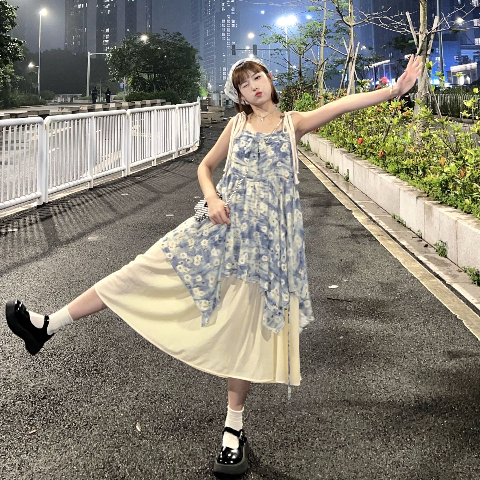 雛菊吊帶連衣裙女夏季2025新款高級感仙氣度假油畫風甜美碎花長裙
