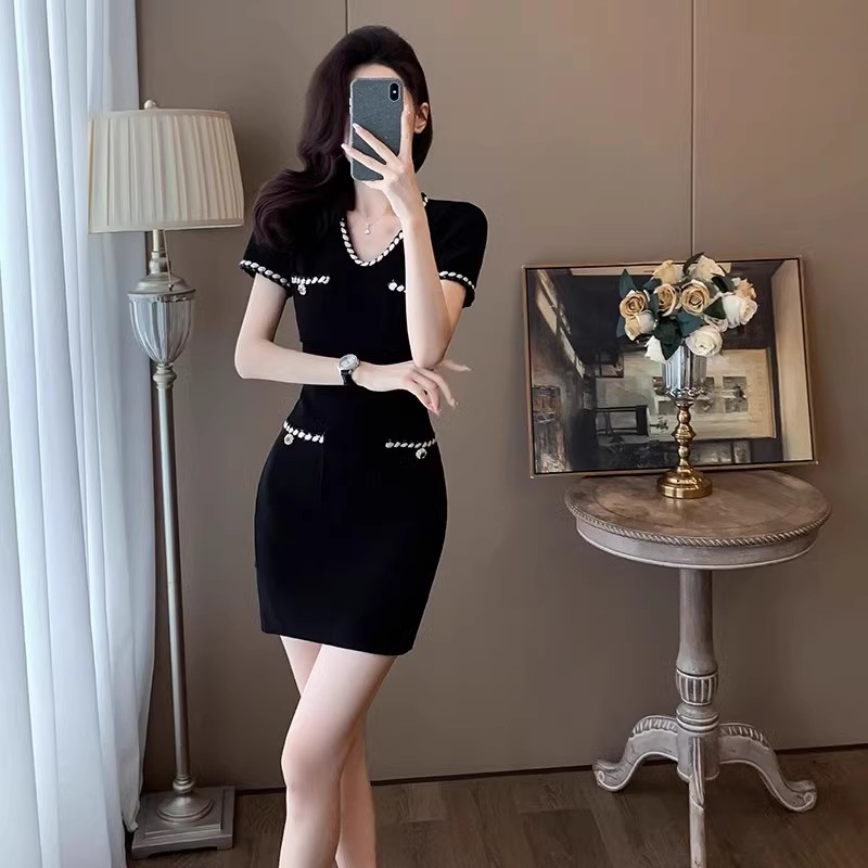 夏季短袖減齡洋氣時尚氣質赫本風小黑裙女高級感修身小香風連衣裙