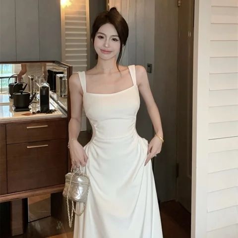 Summer 2025 new black and white long skirt women's skirt French waist-hugging niche suspender skirt