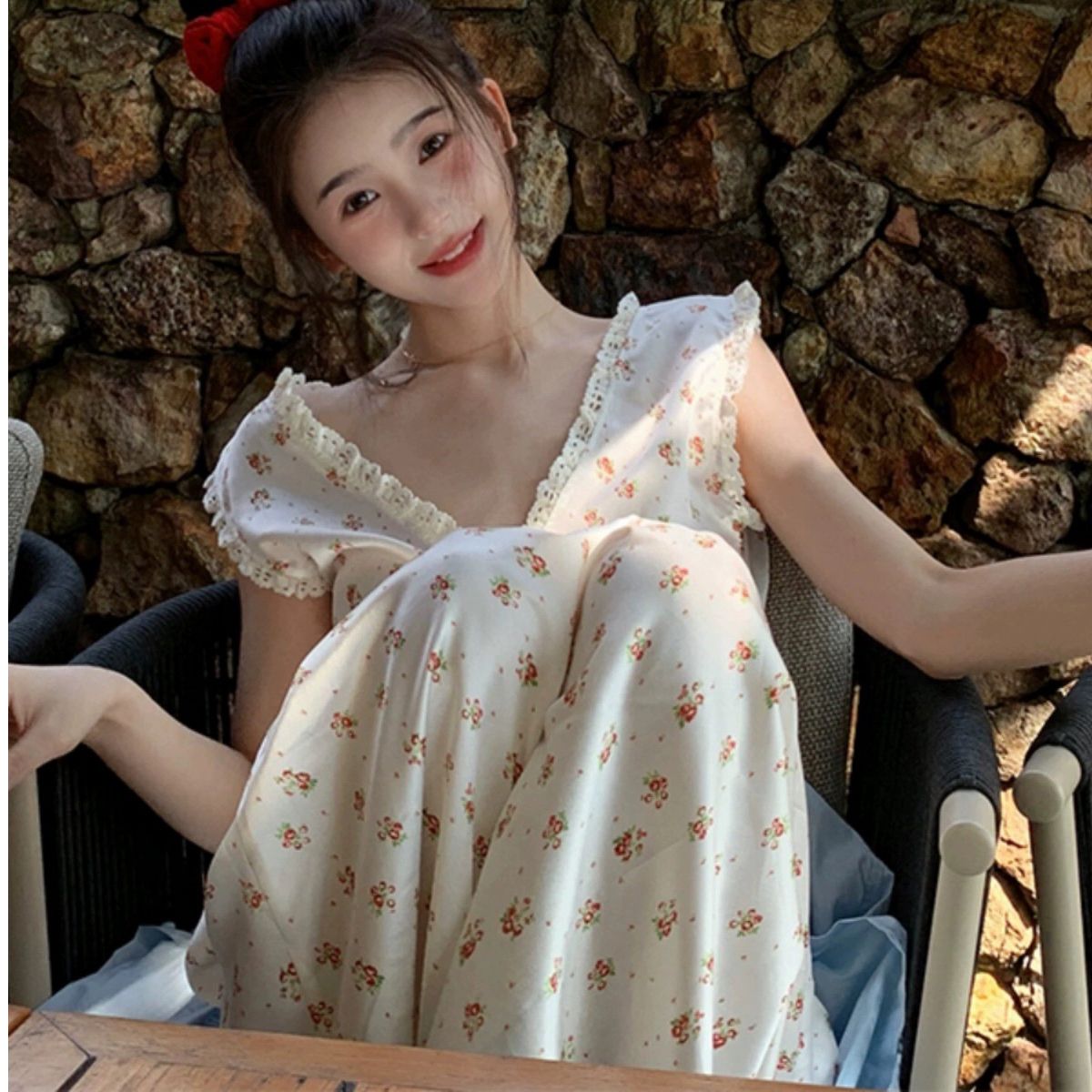 法式復古碎花連衣裙女裝夏季新款氣質v領蕾絲花邊收腰顯瘦長裙子