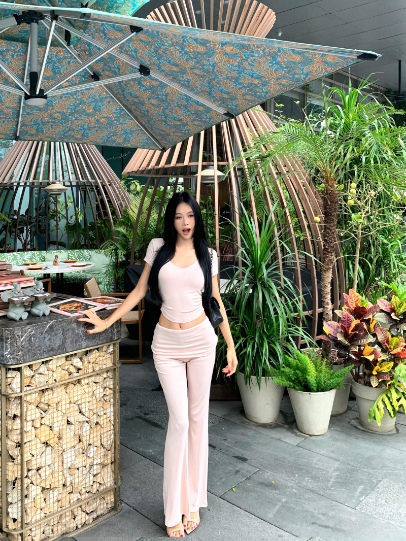 Real photo of Korean Miss Diao Diao Slim waist-length short-sleeved T-shirt suit for women with low waist bell-bottom pants two-piece set