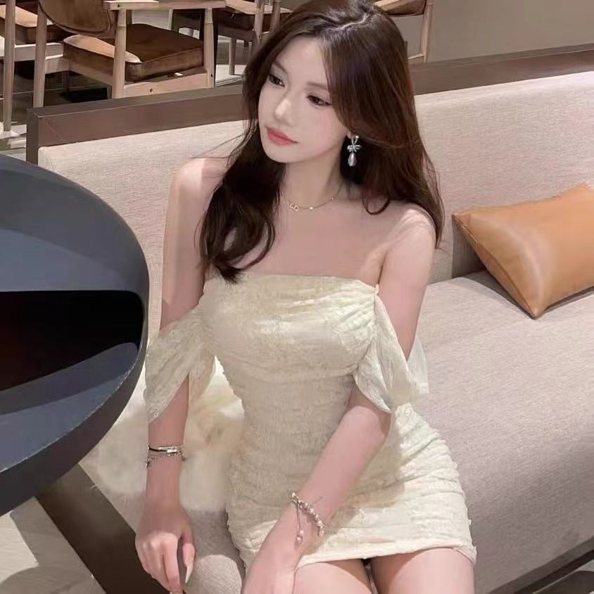 杏色純欲風一字肩連衣裙夏季新款辣妹小個子短款收腰顯瘦包臀裙