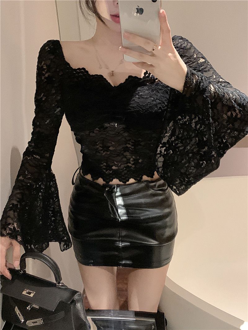 獨特别致甜辣妹方領喇叭袖上衣設計感收腰帶胸墊打底衫女內搭