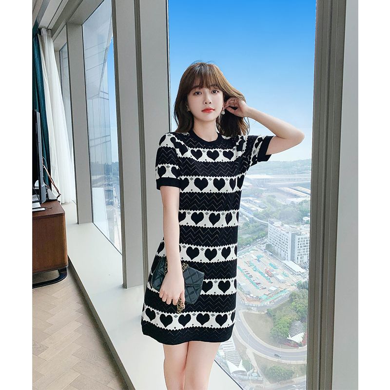 氣質小黑裙愛心中長款連衣裙女夏季女裝小個子直筒高端裙子