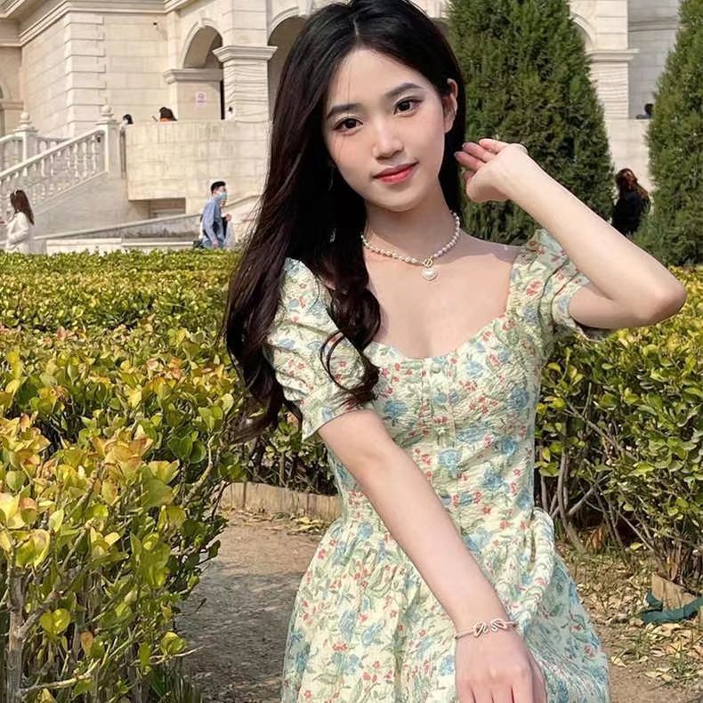 法式設計感小眾方領泡泡袖碎花公主裙夏季顯瘦氣質百搭連衣裙子女