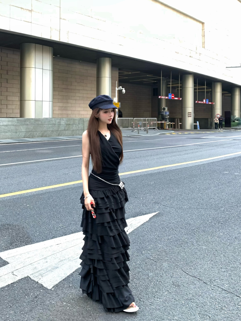 Real shot of Starry Night Girl halter white dress suit women spring and summer French cake skirt long skirt
