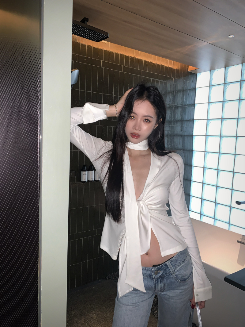 Real shot of deep V milky white slim strap knitted cardigan